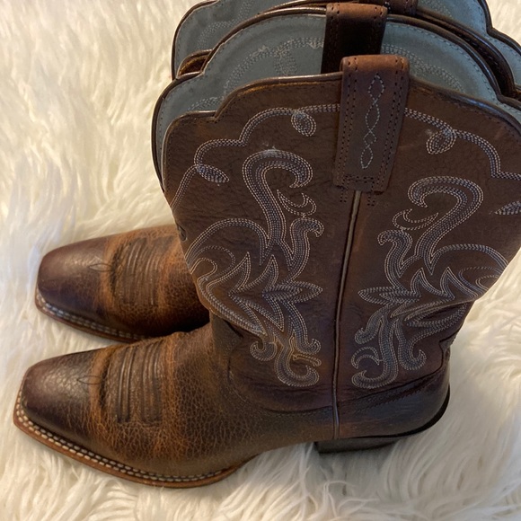 Ariat Shoes - Ariat western boots 8.5 Show Stopper hand leather made boots